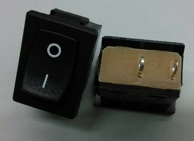 底部帶電木板船型開關(guān) 防止因焊接溫度過高造成翹板開關(guān)熔化的小腳開關(guān)-中國差速器殼交易網(wǎng)